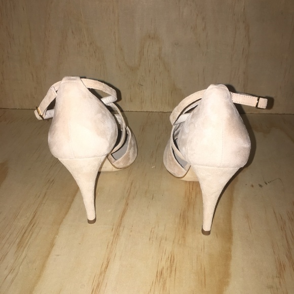 Bettye Muller Women's Gallant Pump - Picture 3 of 6